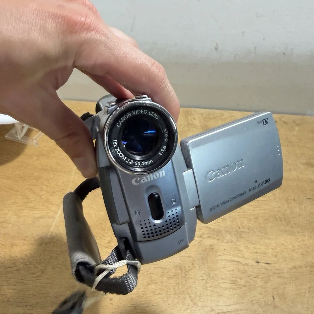 Canon NTSC ZR80 Silver 2.5″ LCD 360x Digi Zoom Handheld MiniDV Camcorder Tested